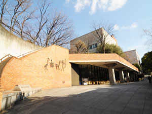 神戸市立中央図書館の外観