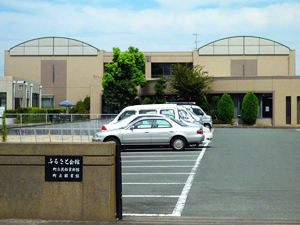 明和町立図書館の外観