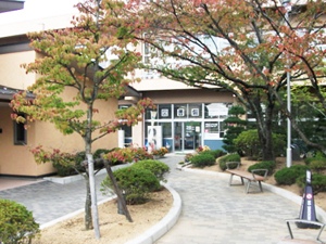 角田市図書館の外観