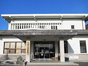 日南市立図書館の外観