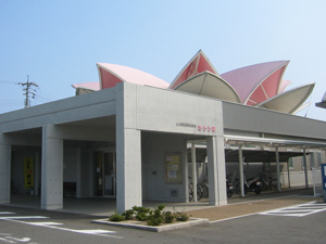 山口市立阿知須図書館の外観