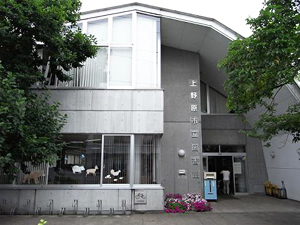 上野原市立図書館の外観