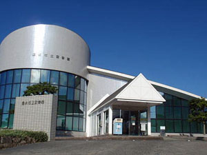 松茂町立図書館の外観