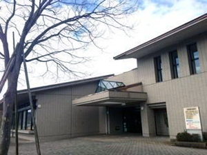 加賀市立中央図書館の外観