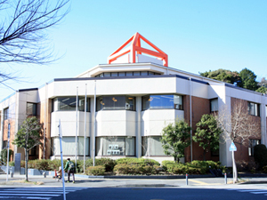 横浜市中図書館の外観