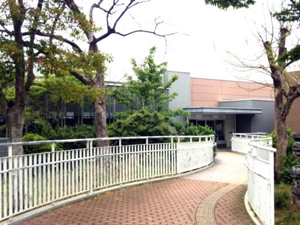 糸島市図書館ぱぴるす館の外観