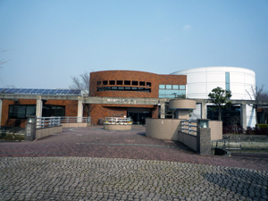 柳川市立図書館の外観