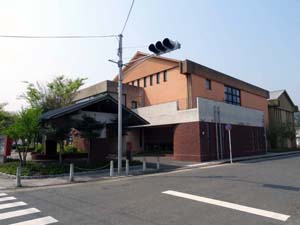 松浦市立図書館の外観